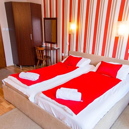 Hotel Pine Skopje Eksteriør bilde