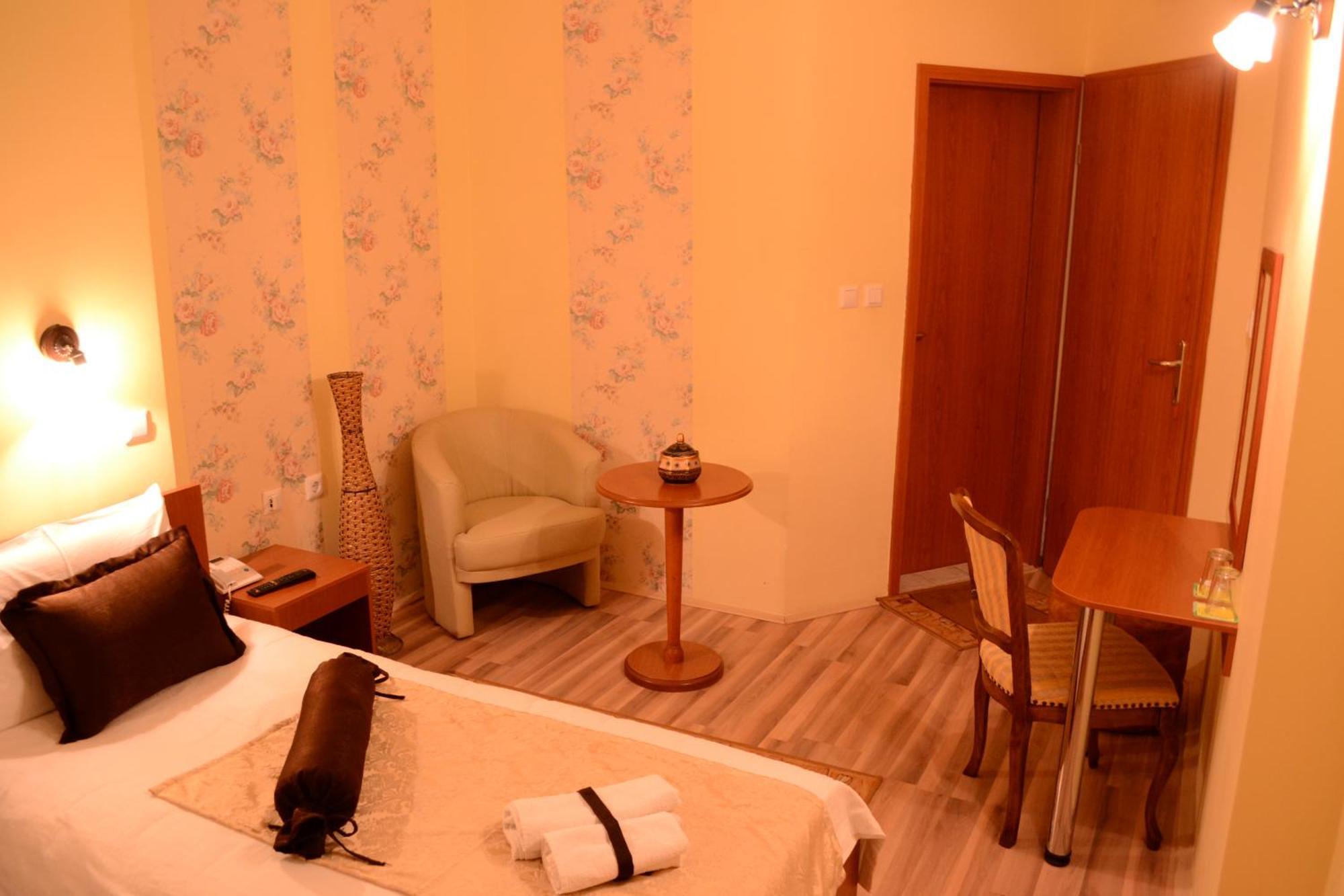 Hotel Pine Skopje Rom bilde