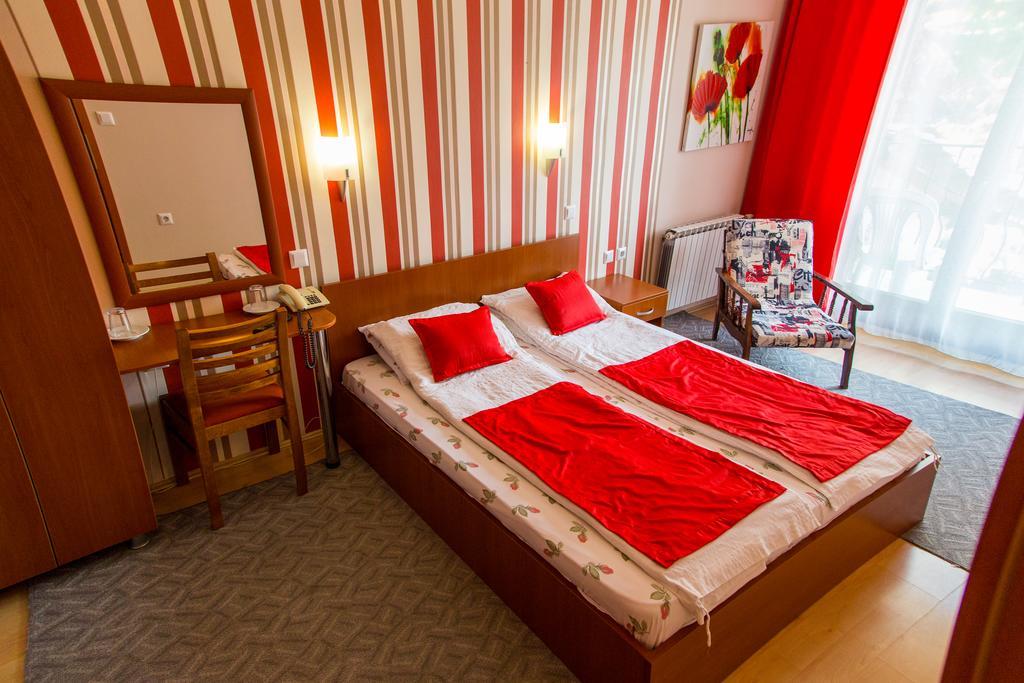 Hotel Pine Skopje Eksteriør bilde