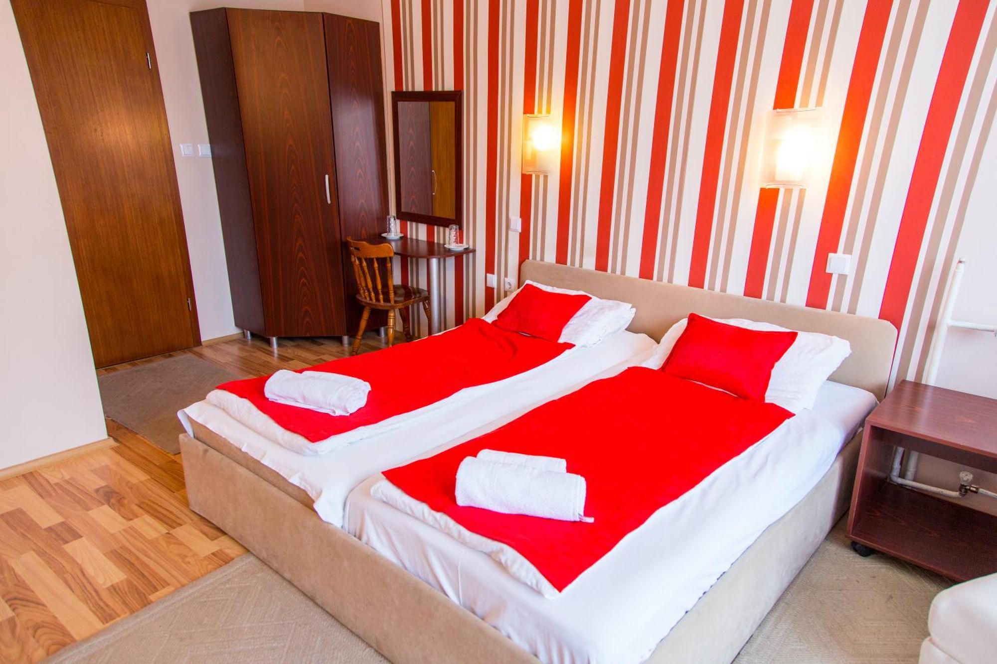 Hotel Pine Skopje Eksteriør bilde