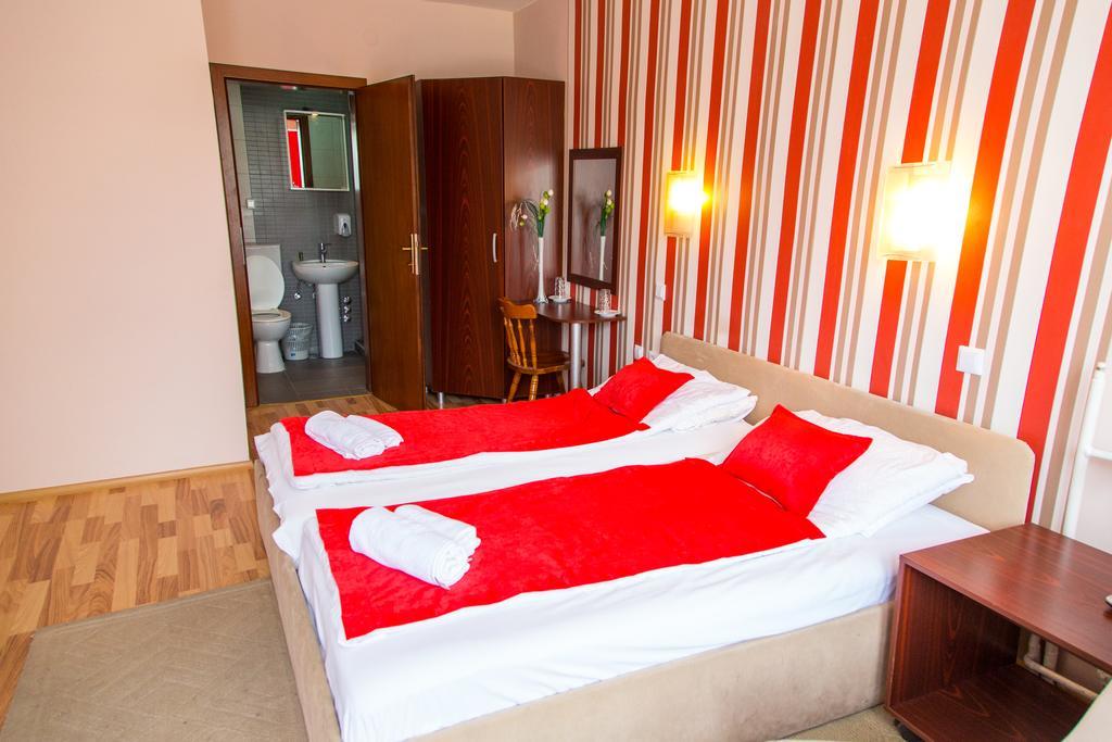 Hotel Pine Skopje Eksteriør bilde