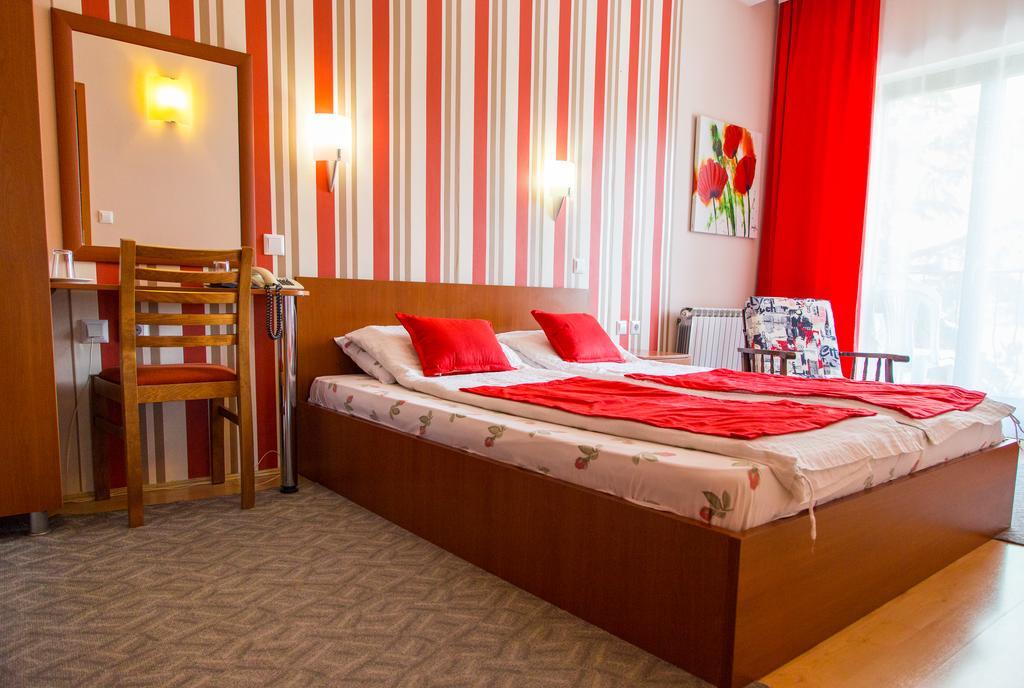 Hotel Pine Skopje Eksteriør bilde