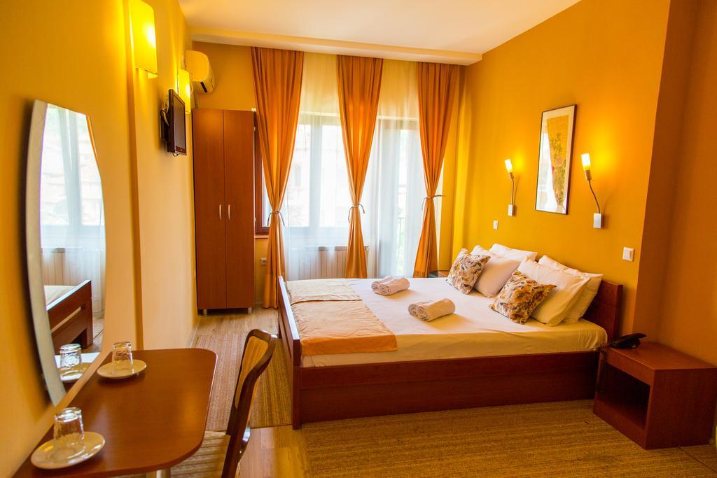 Hotel Pine Skopje Eksteriør bilde