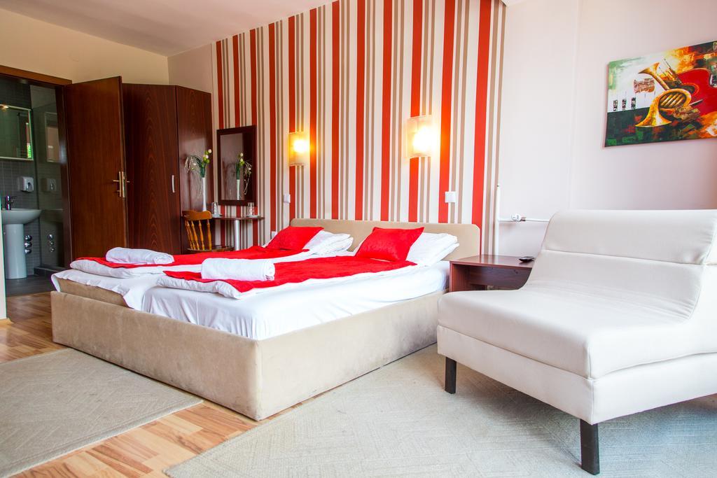 Hotel Pine Skopje Eksteriør bilde