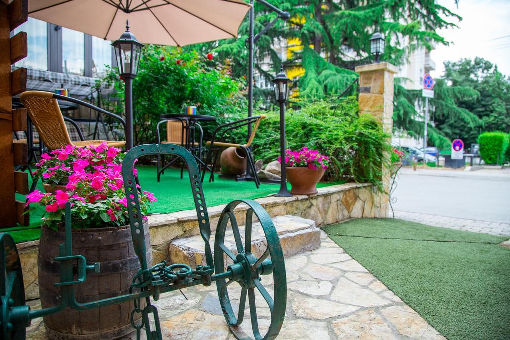 Hotel Pine Skopje Eksteriør bilde