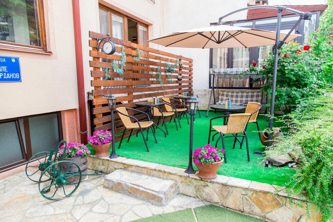 Hotel Pine Skopje Eksteriør bilde