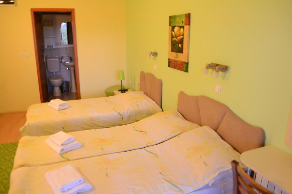 Hotel Pine Skopje Eksteriør bilde