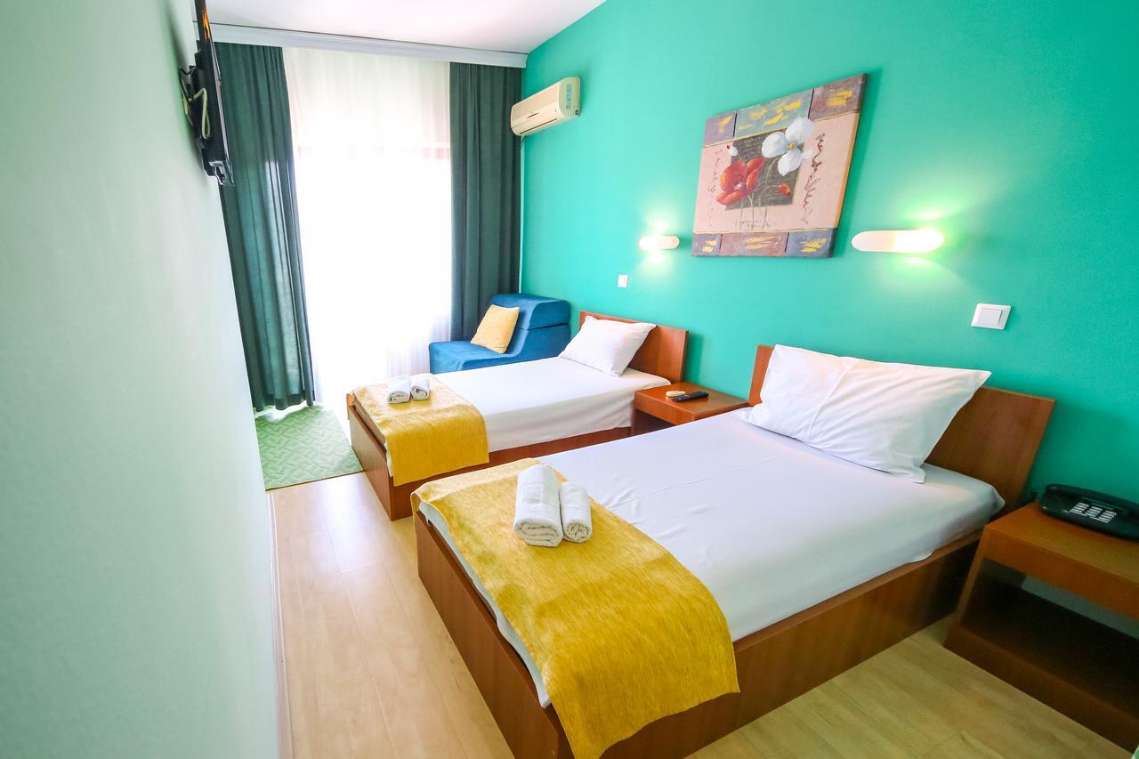 Hotel Pine Skopje Eksteriør bilde
