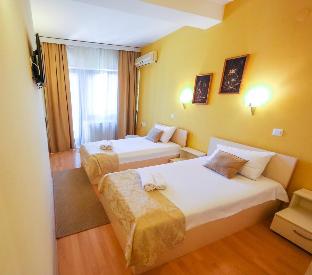 Hotel Pine Skopje Eksteriør bilde