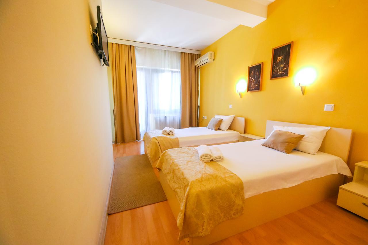 Hotel Pine Skopje Eksteriør bilde