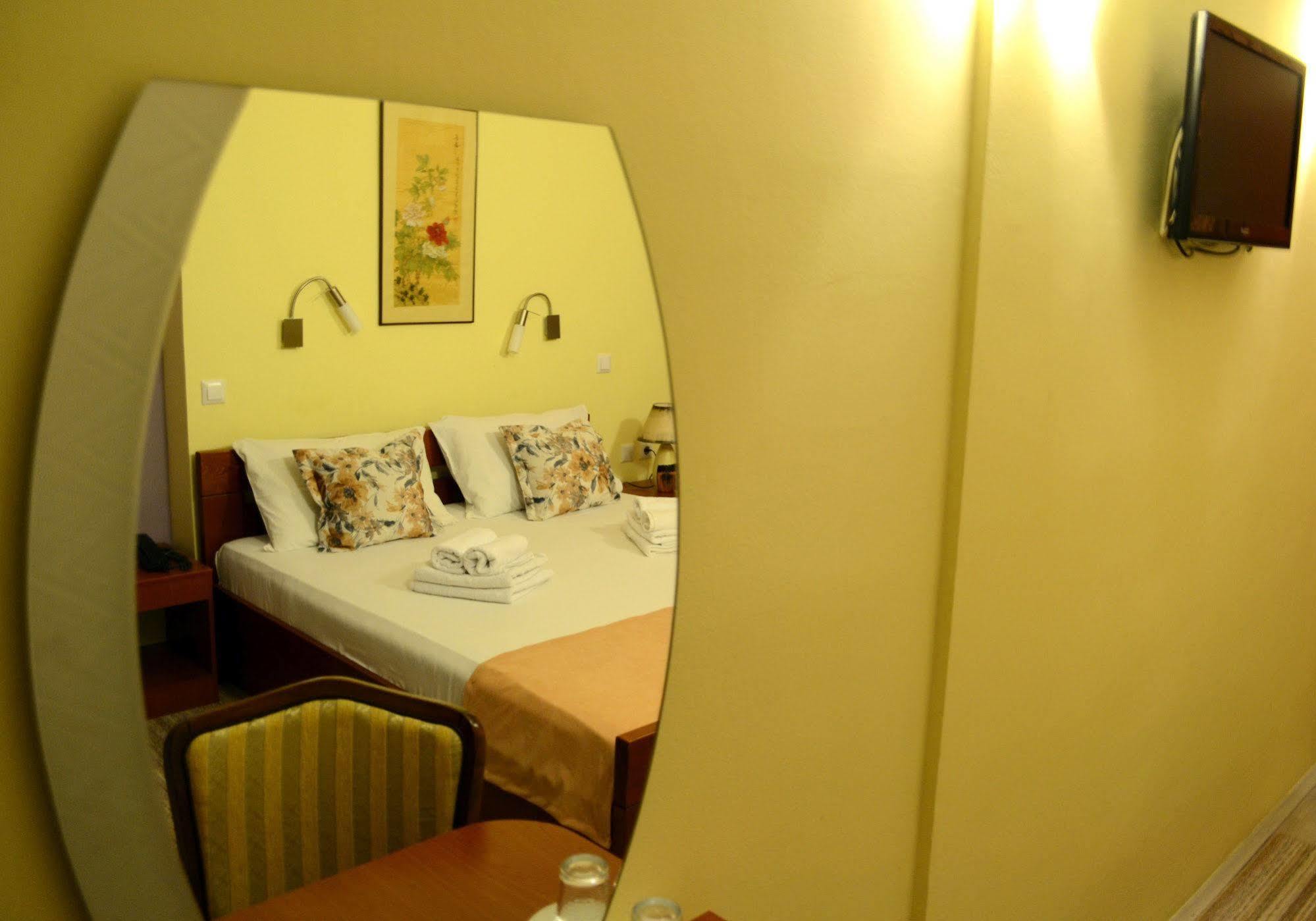 Hotel Pine Skopje Eksteriør bilde