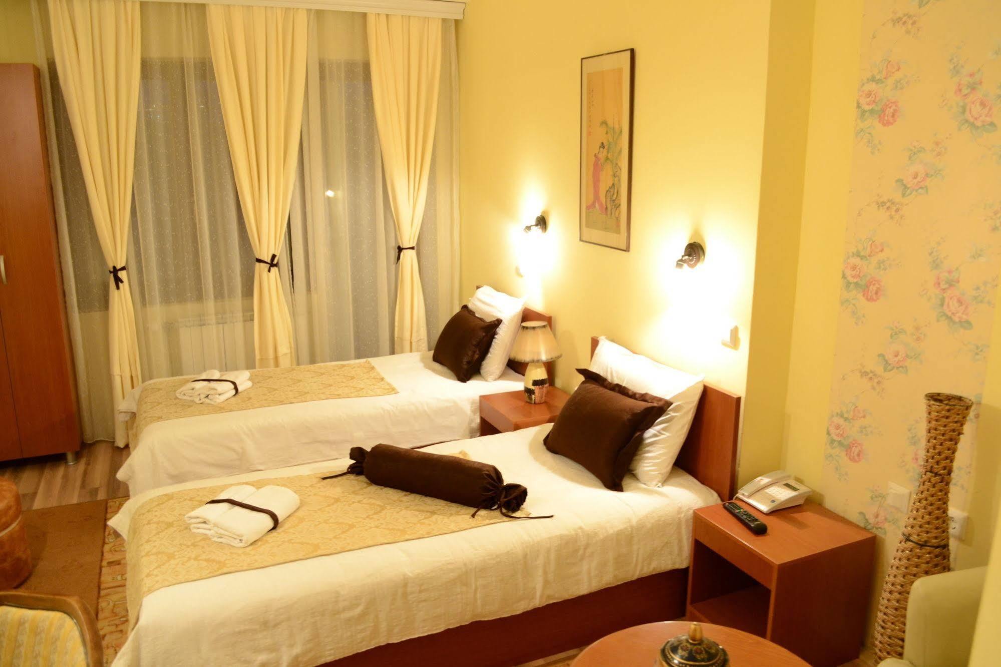 Hotel Pine Skopje Eksteriør bilde