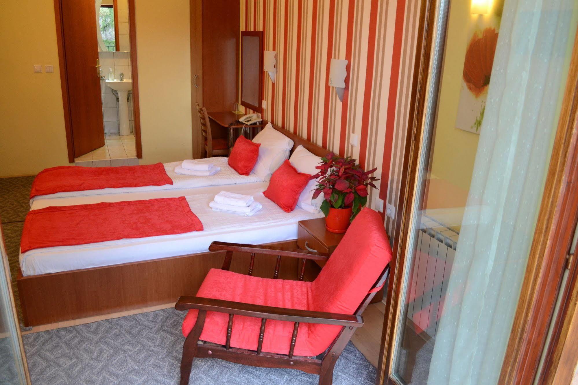 Hotel Pine Skopje Eksteriør bilde