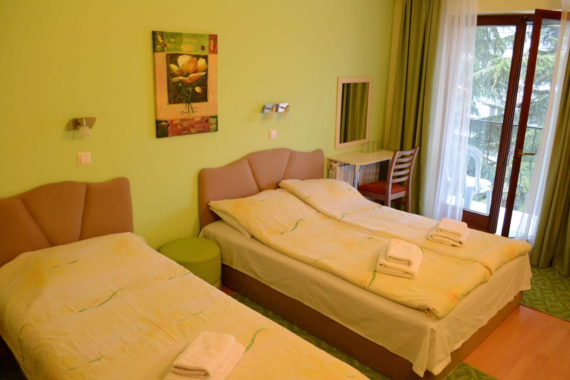 Hotel Pine Skopje Eksteriør bilde