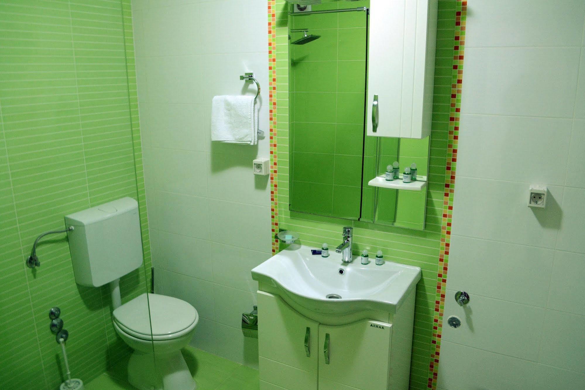 Hotel Pine Skopje Eksteriør bilde