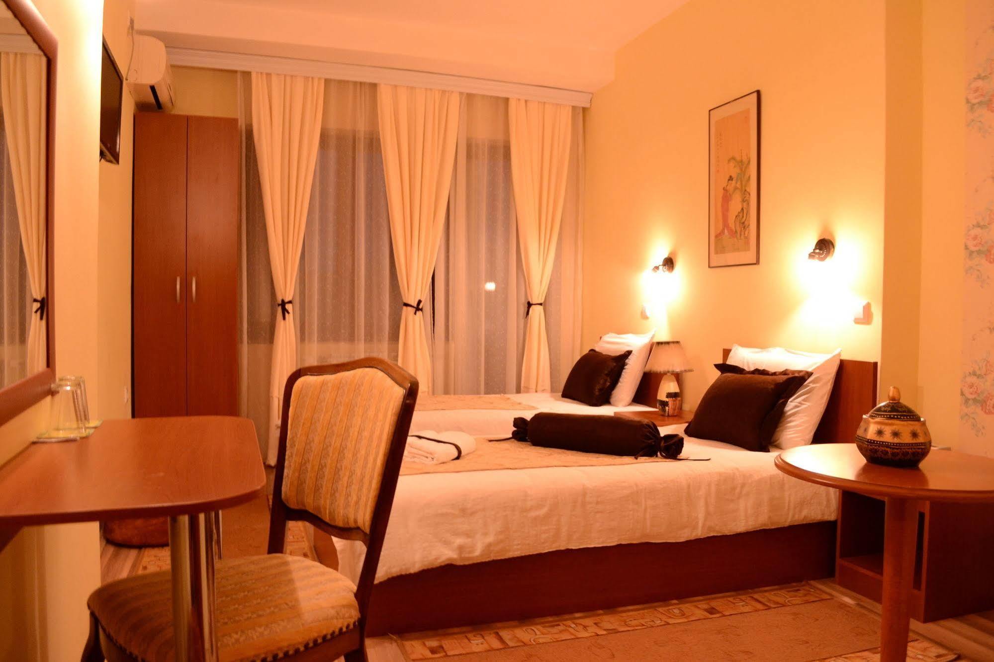 Hotel Pine Skopje Eksteriør bilde