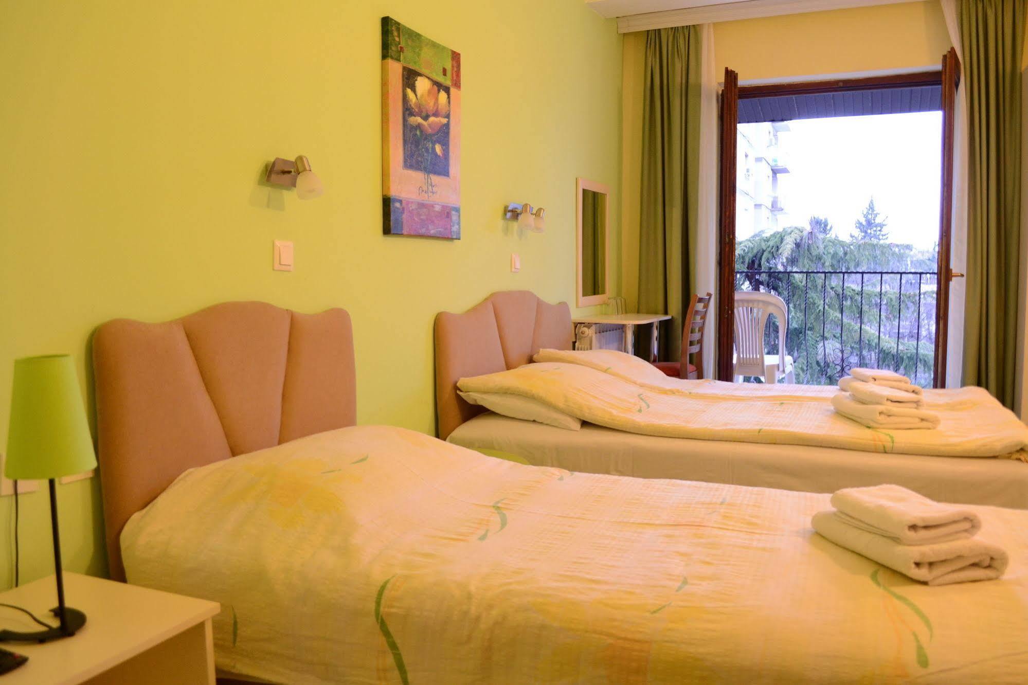 Hotel Pine Skopje Eksteriør bilde