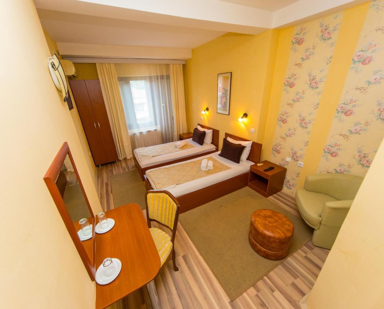 Hotel Pine Skopje Eksteriør bilde