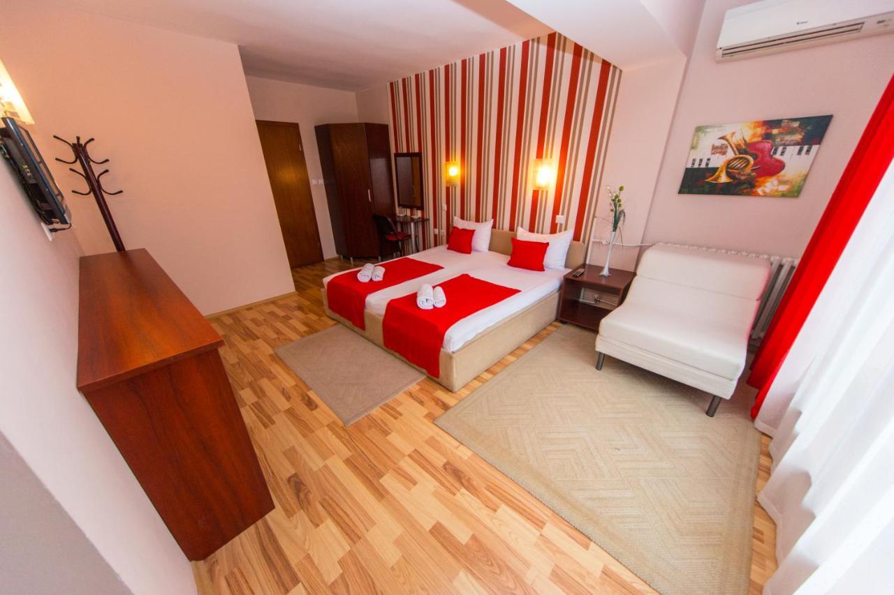 Hotel Pine Skopje Eksteriør bilde