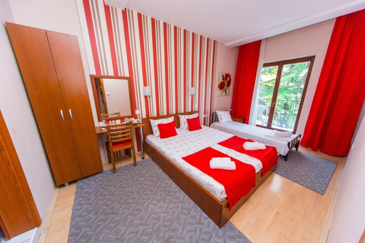 Hotel Pine Skopje Eksteriør bilde