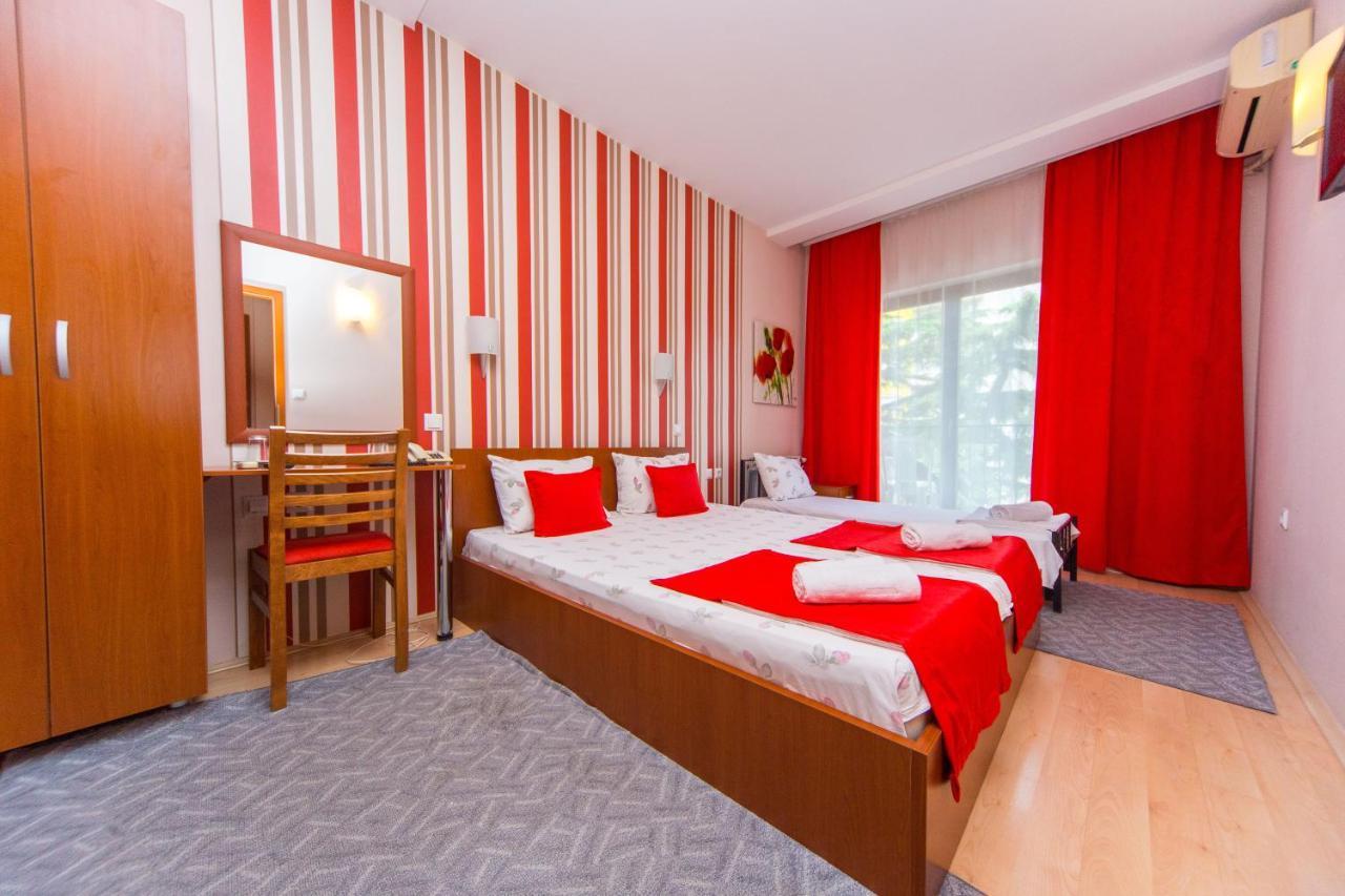 Hotel Pine Skopje Eksteriør bilde