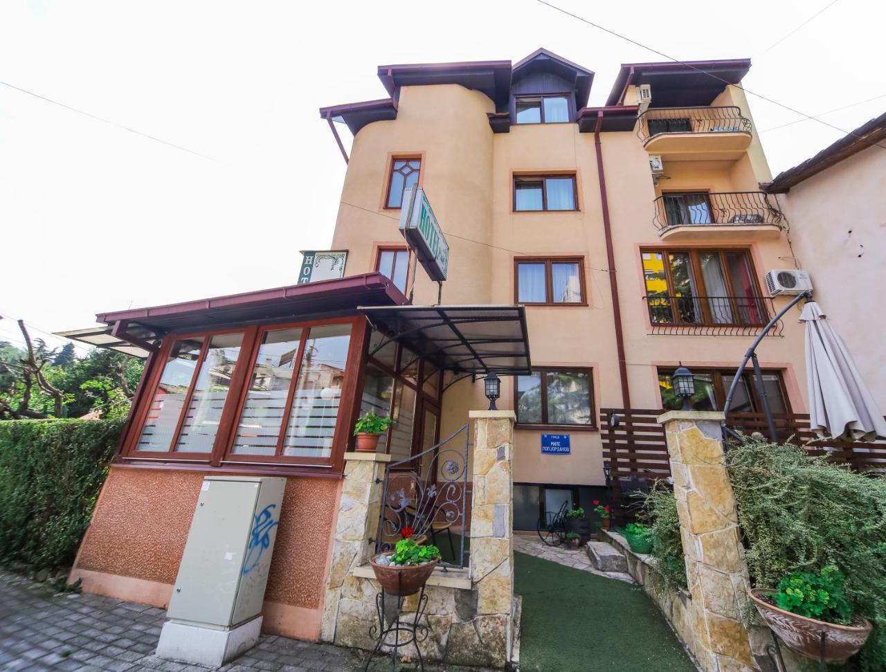 Hotel Pine Skopje Eksteriør bilde