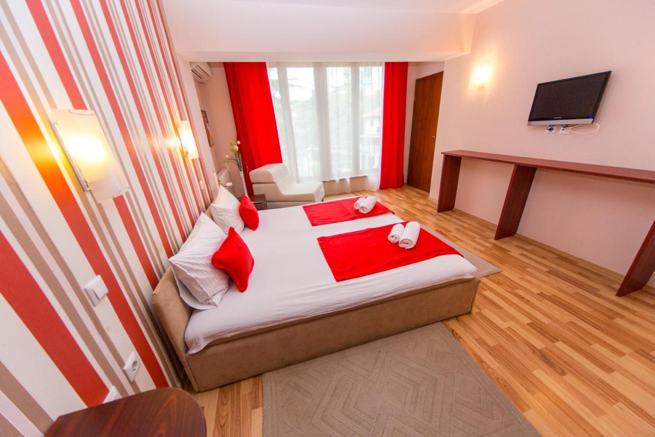 Hotel Pine Skopje Eksteriør bilde