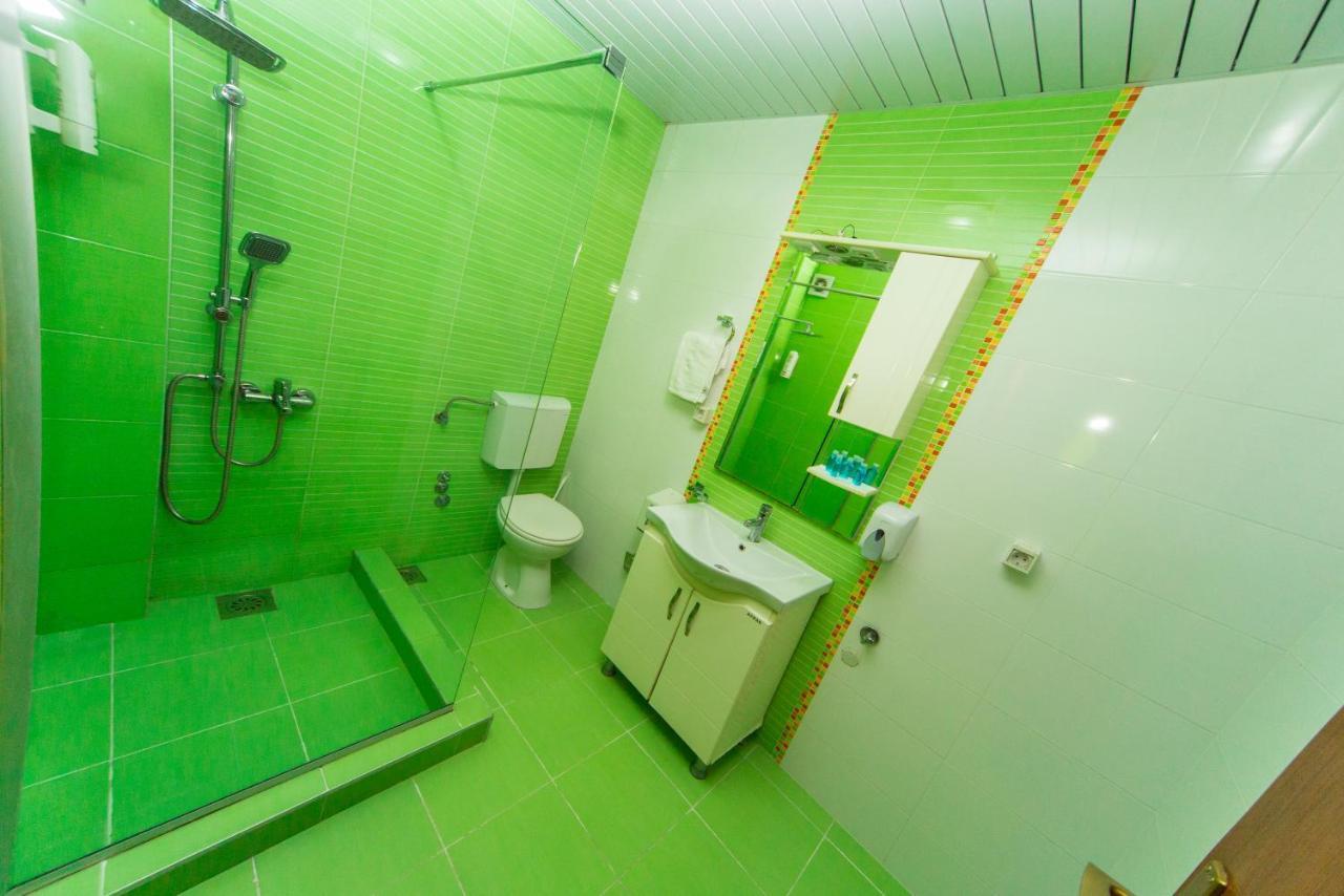 Hotel Pine Skopje Eksteriør bilde